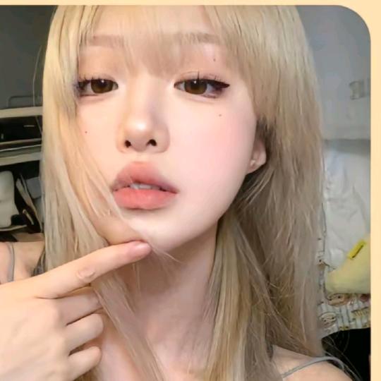 她哭了…