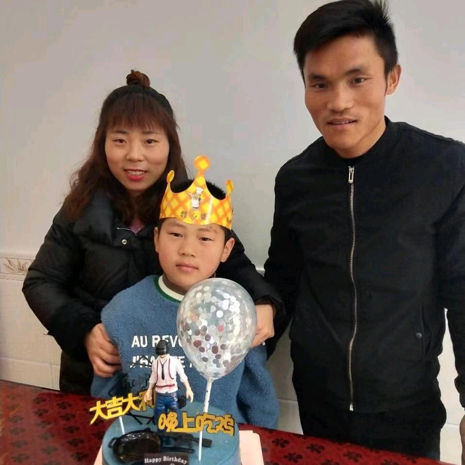 小万在金山打包