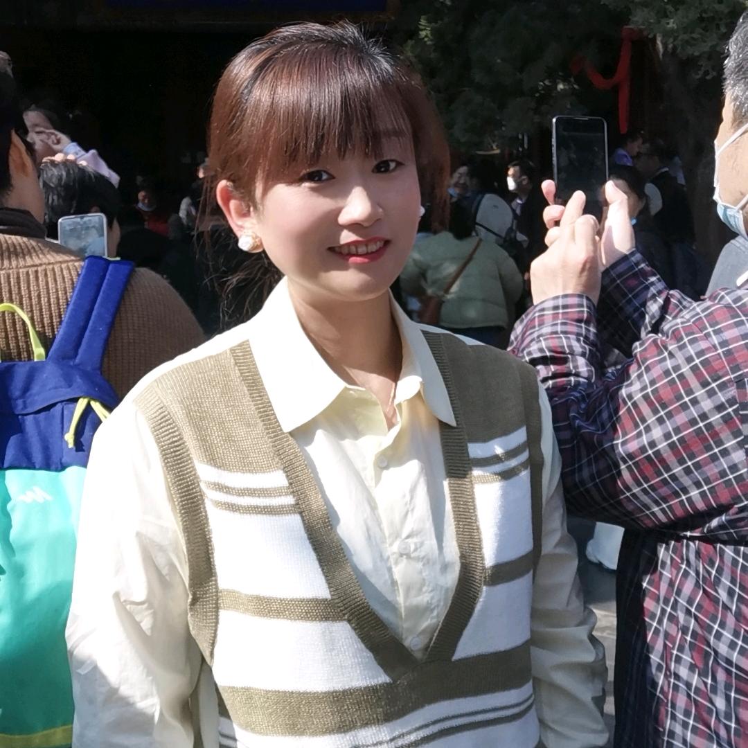 笑就露出牙来
