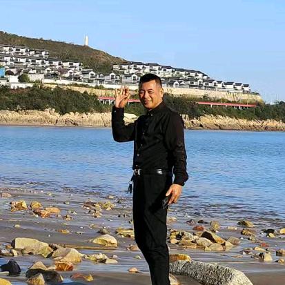 自学吹拉弹唱的保安