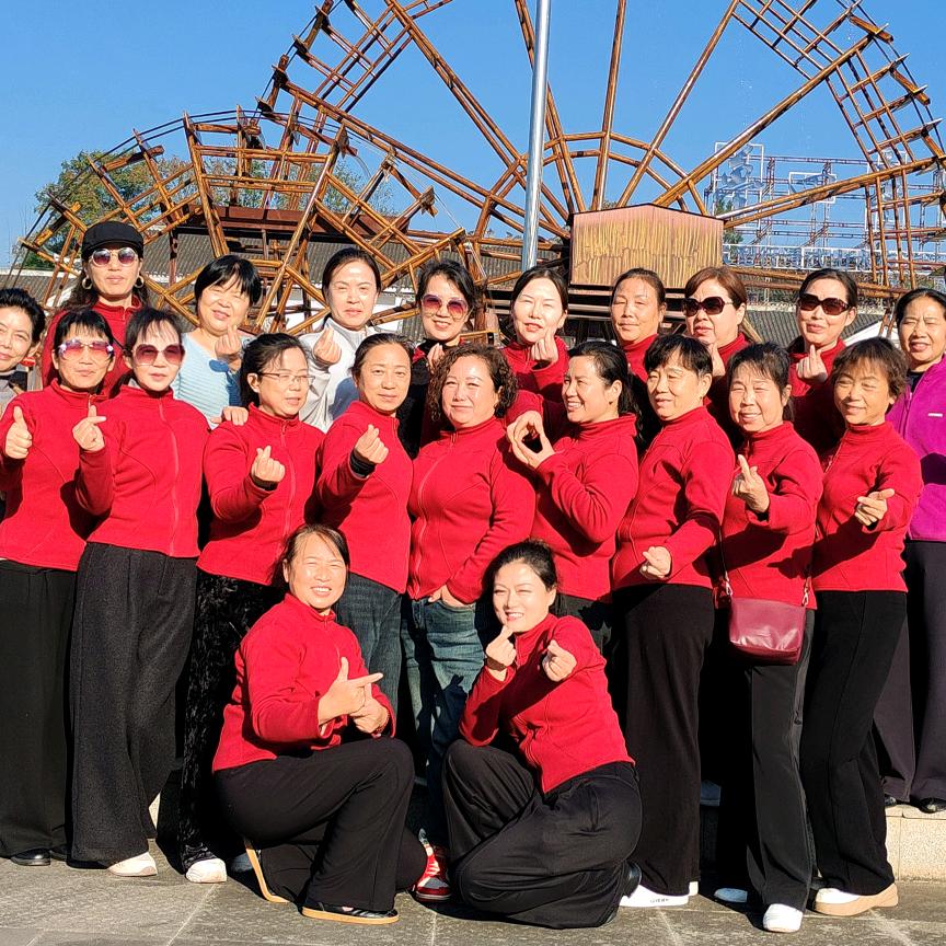 粼粼靓丽锣鼓队