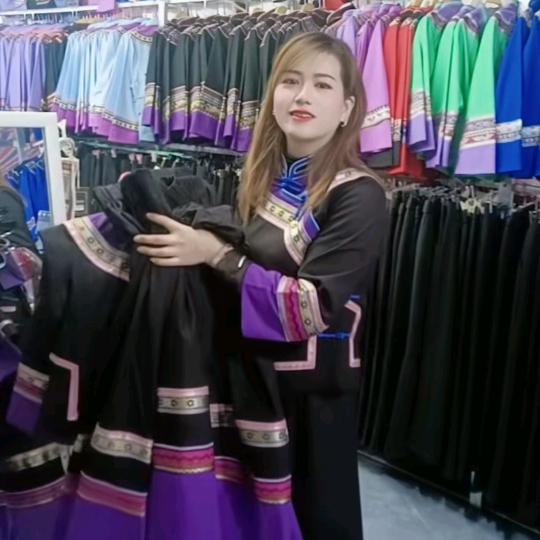 柔情民族服装