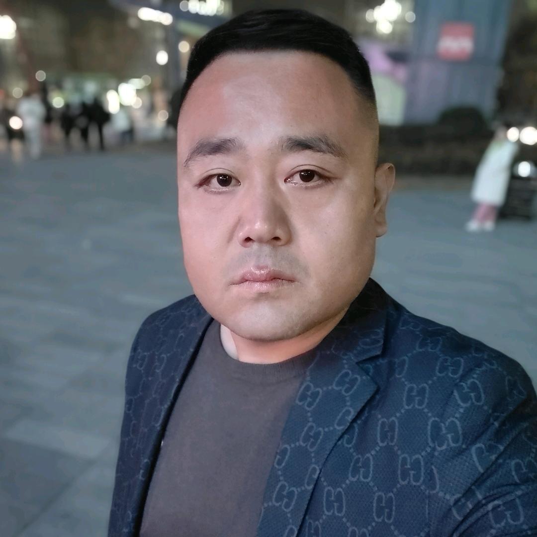 杨波。