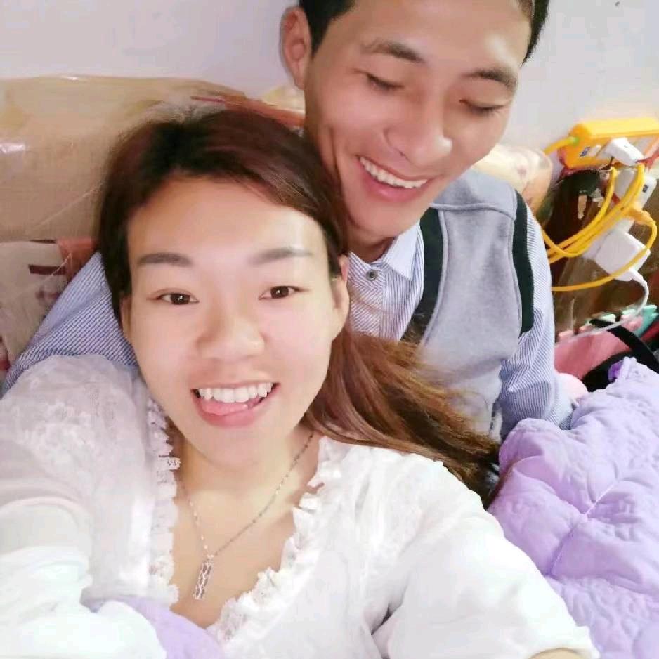 小伍高高兴兴回家去了啊
