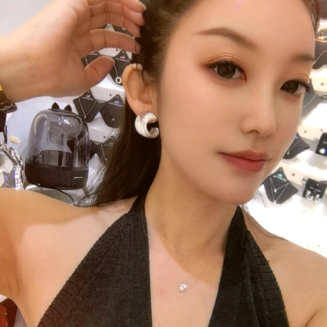 @都美饰~小辉辉儿
