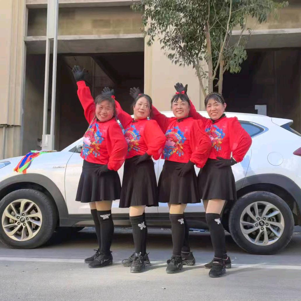 四姐妹鼓舞队（青）