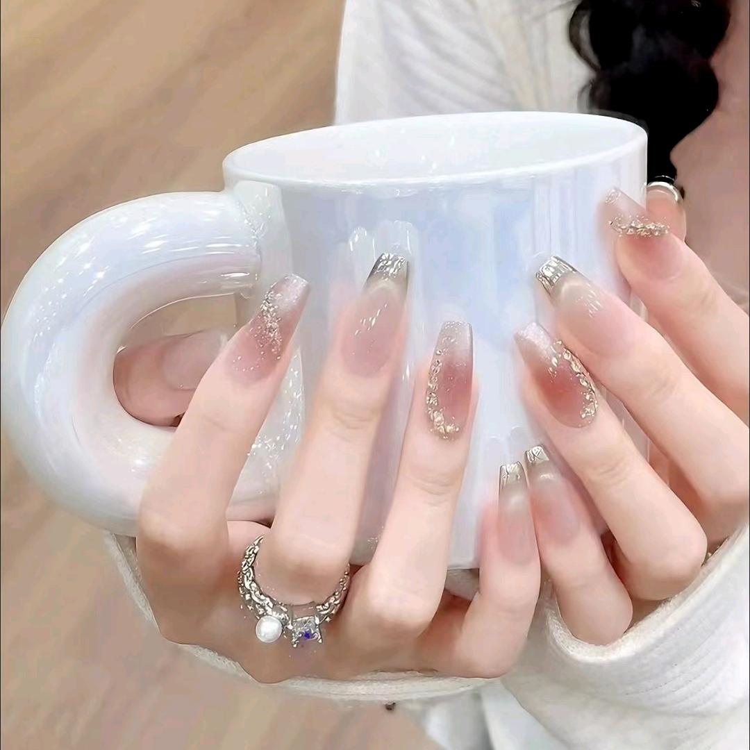 Lee穿戴甲