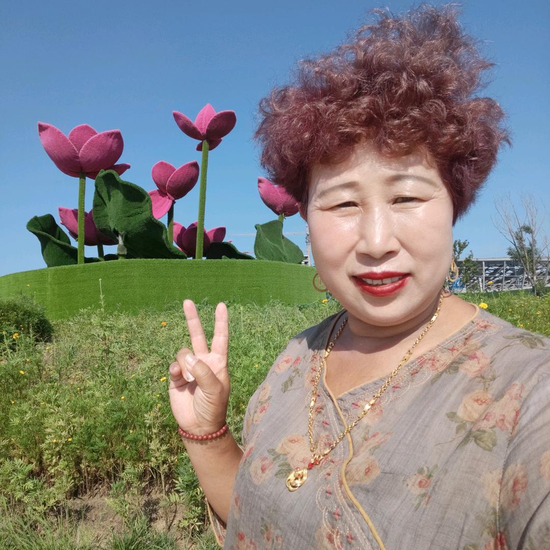 發财树开花。年年有