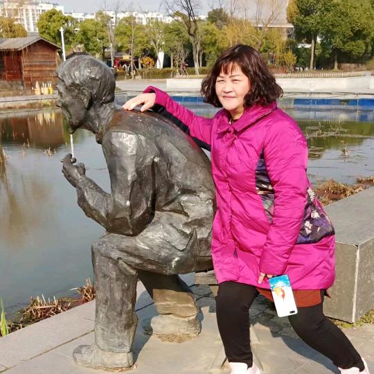 骑着毛驴上高速。