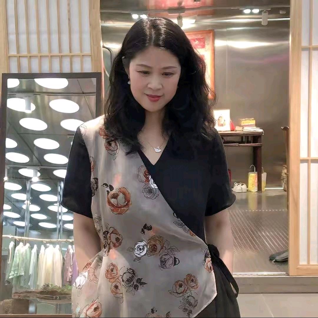 深圳南油白大白服饰 秋秋