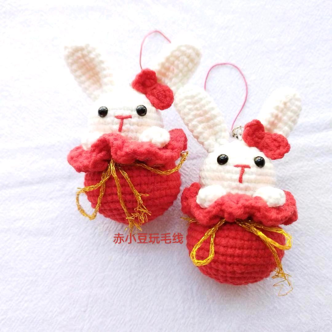赤小豆玩毛线。