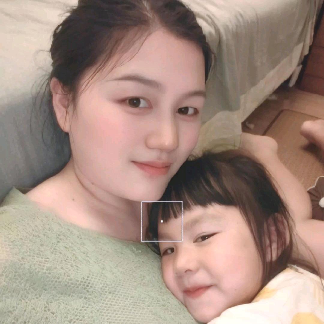 我姓梁，一个批发粮食的小姐姐