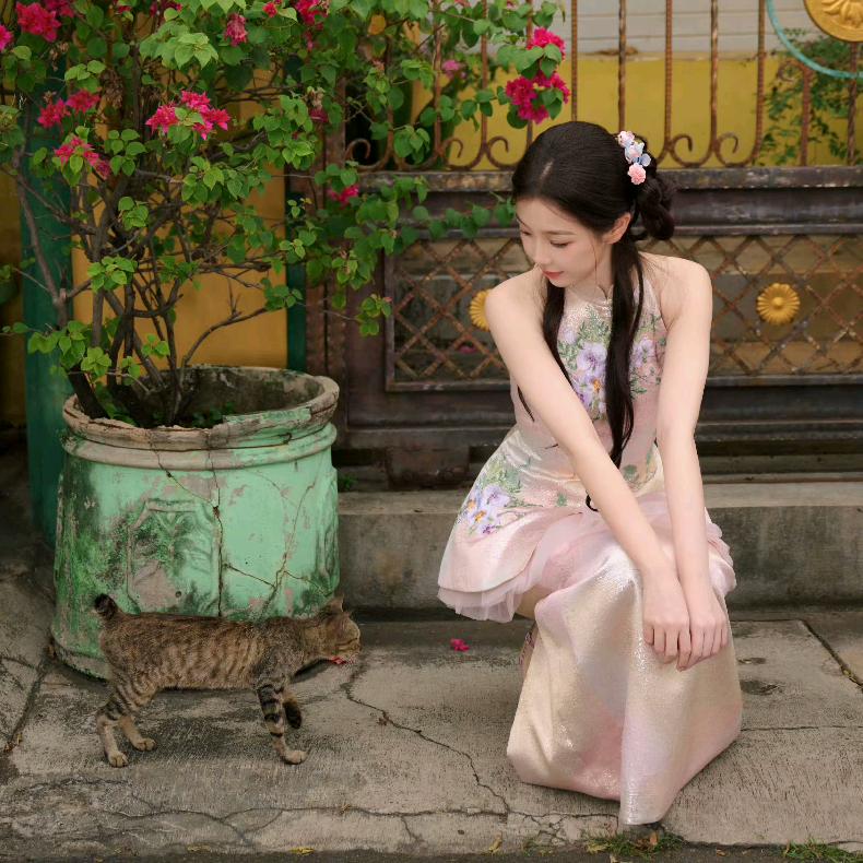 ៸៸᳐>⩊<៸៸᳐