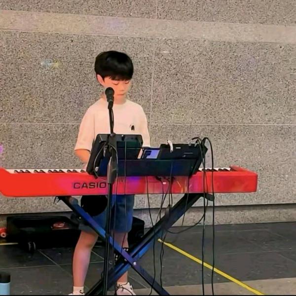 小孩哥向阳而生