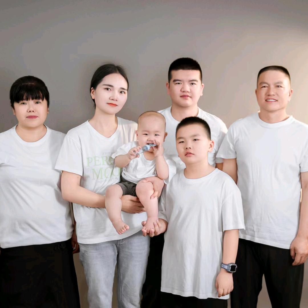 两个孙子的奶奶