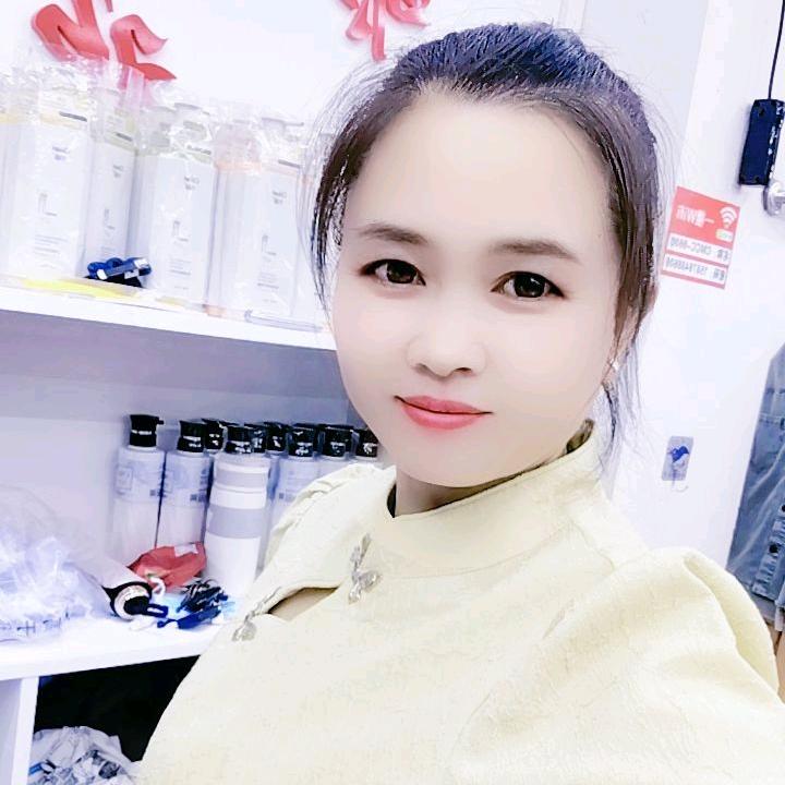 平果市衣衣不舍服装店，小钟