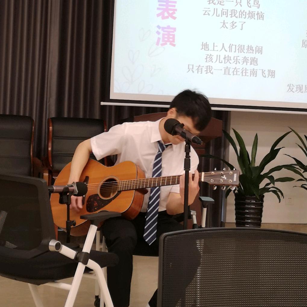 爱写歌的刘予曦