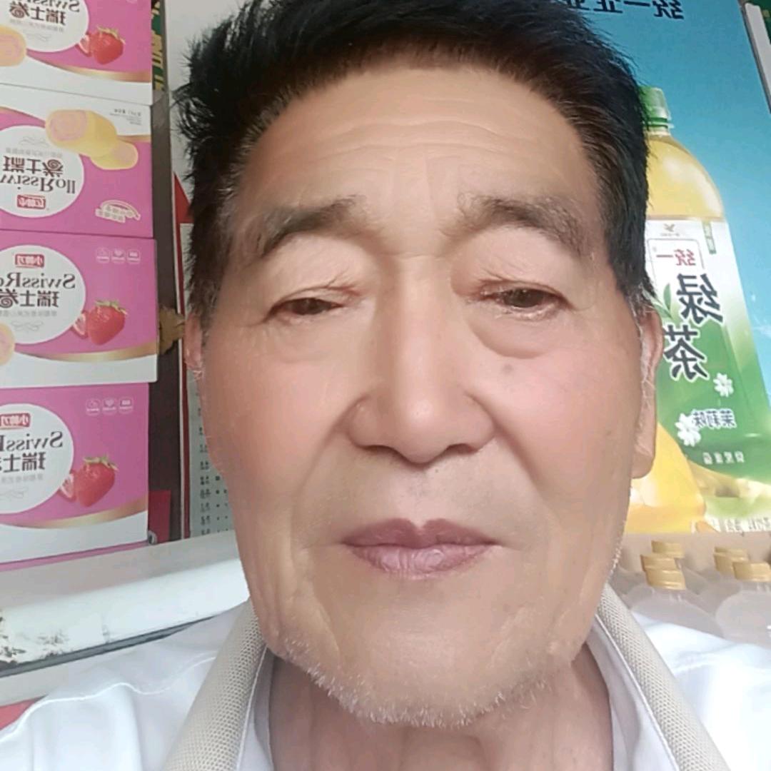 四季发财。（付新年）