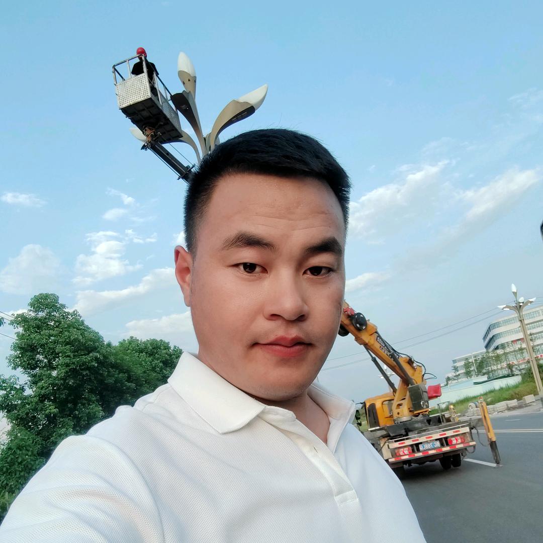 刘阳（赤水市阳辉工程机械租赁）