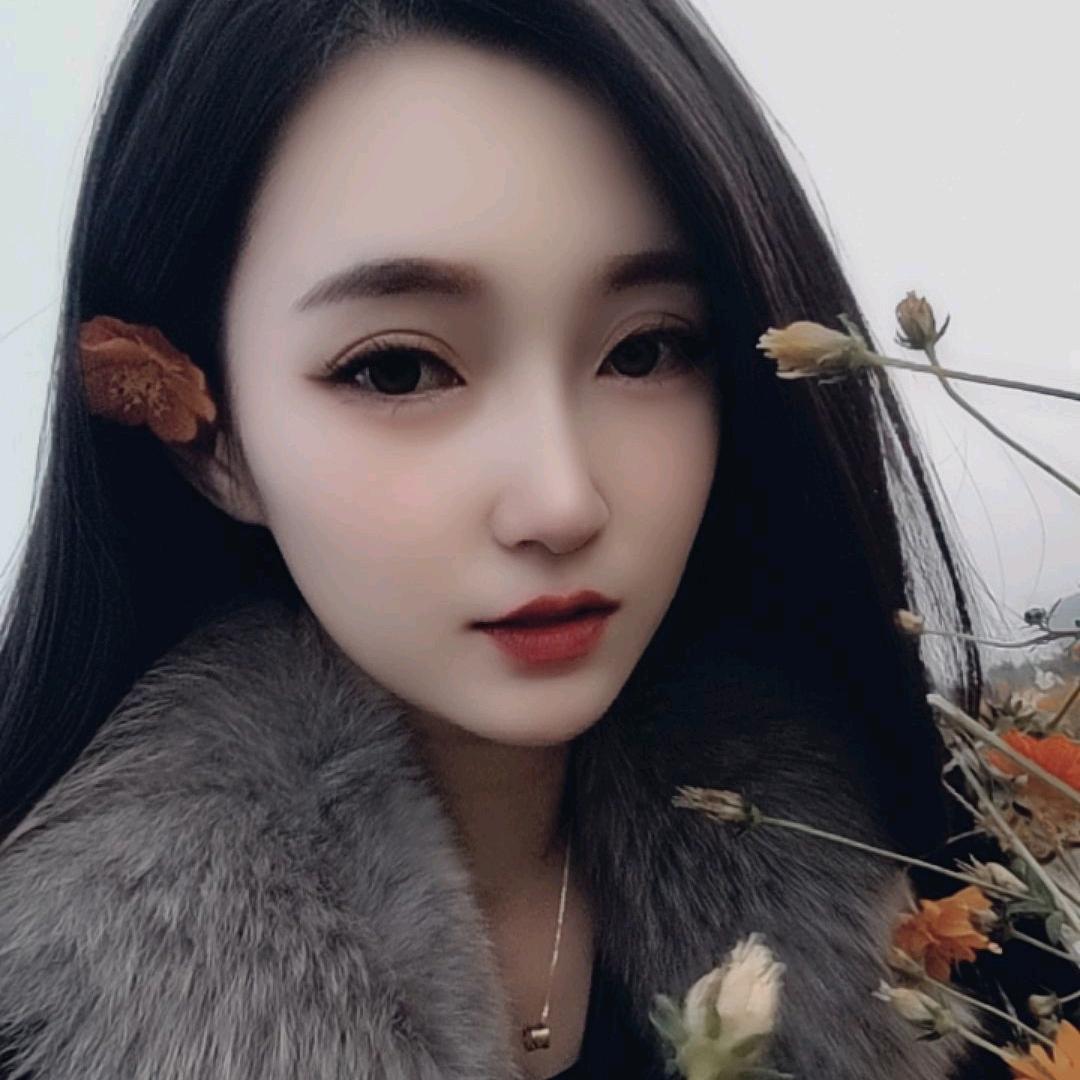 依 彤