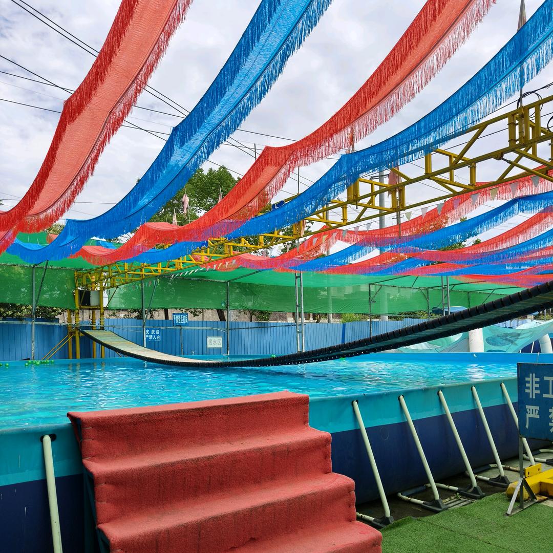 卧龙动漫水上游乐园