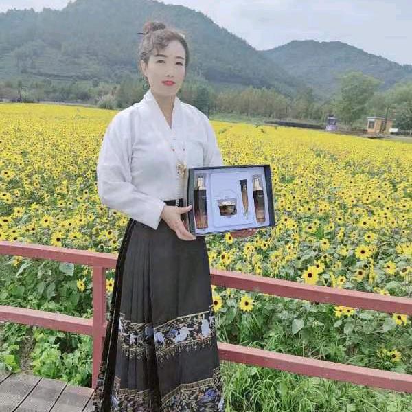 1843849695月亮落在我怀里