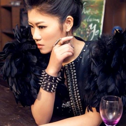 一个麦樱桃的小姐姐