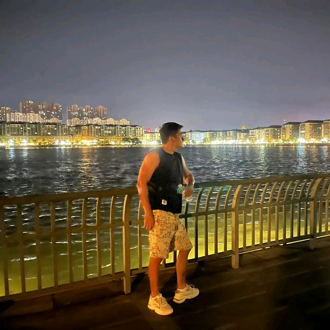 没有肌肉的小童