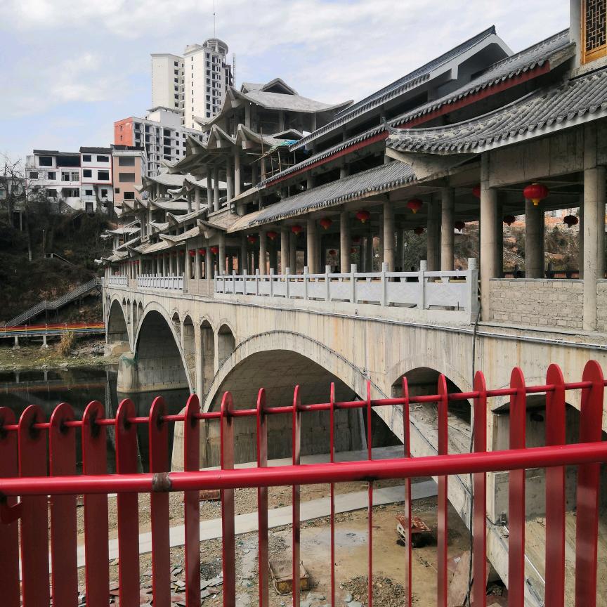 姗姗耒迟