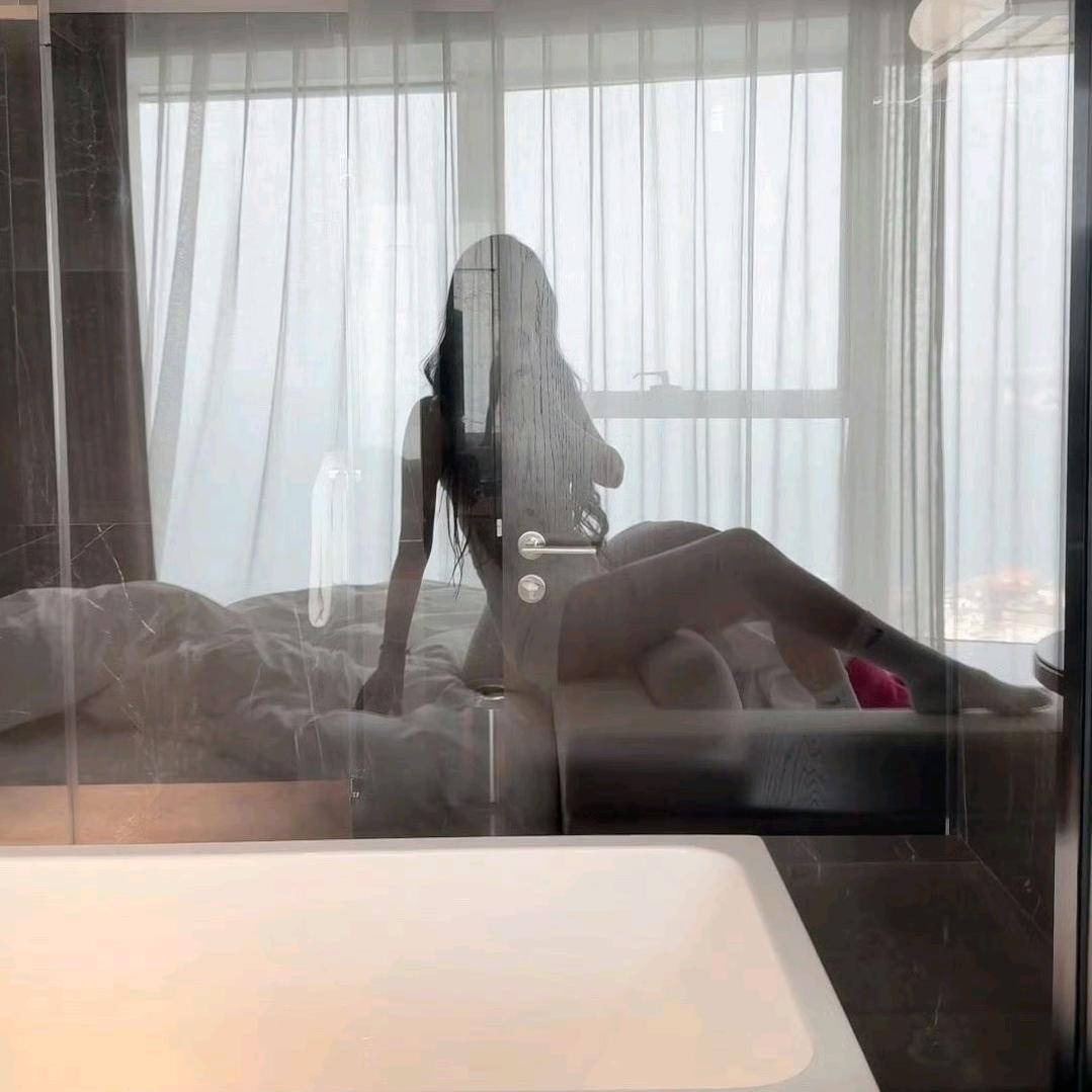 吃葡萄吐泡泡吖👣