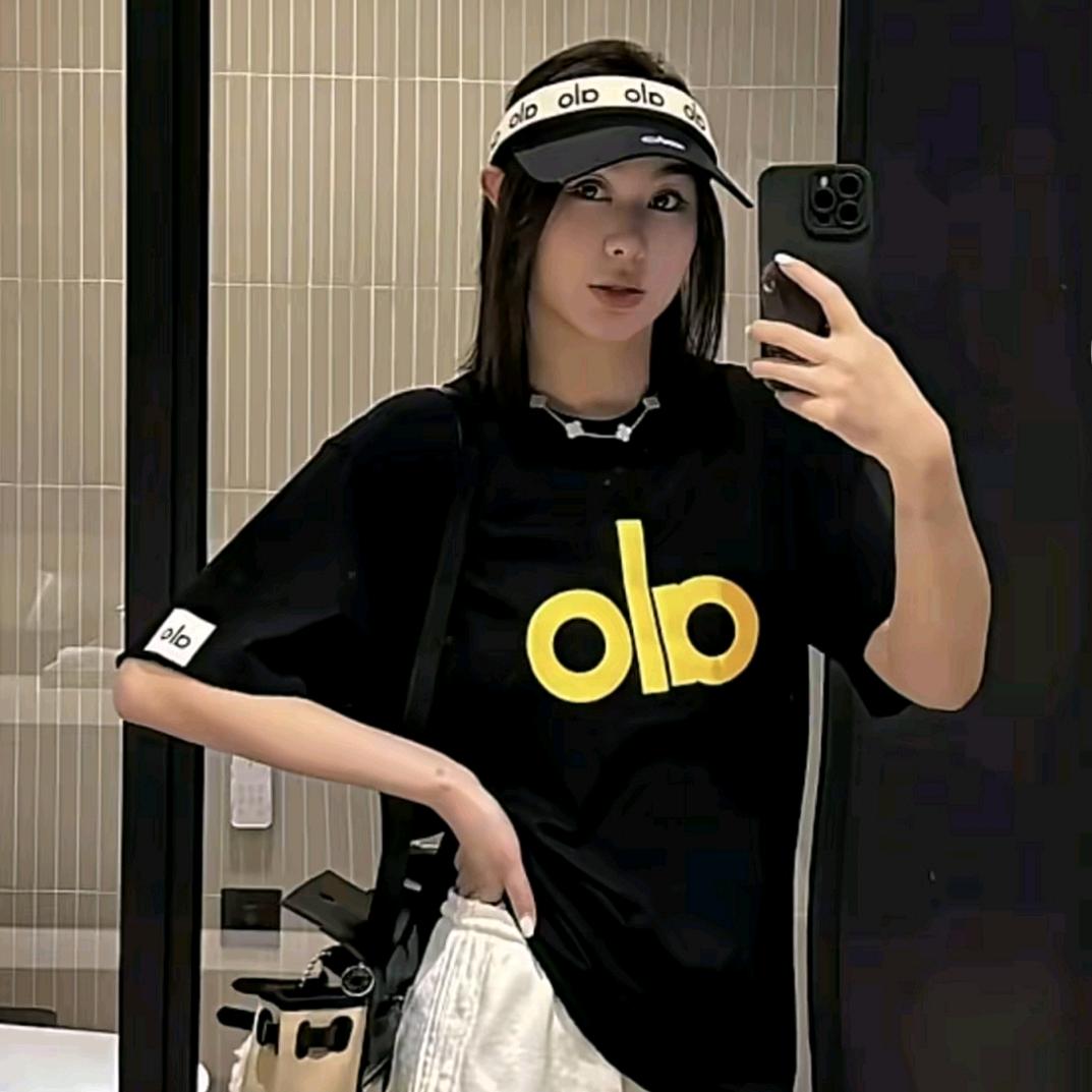 Lin林肉肉（潮牌穿搭）