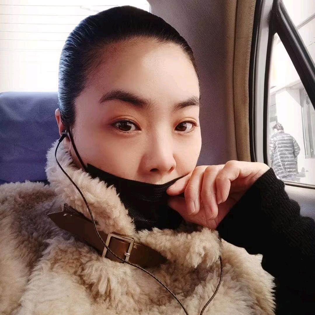 琳  儿