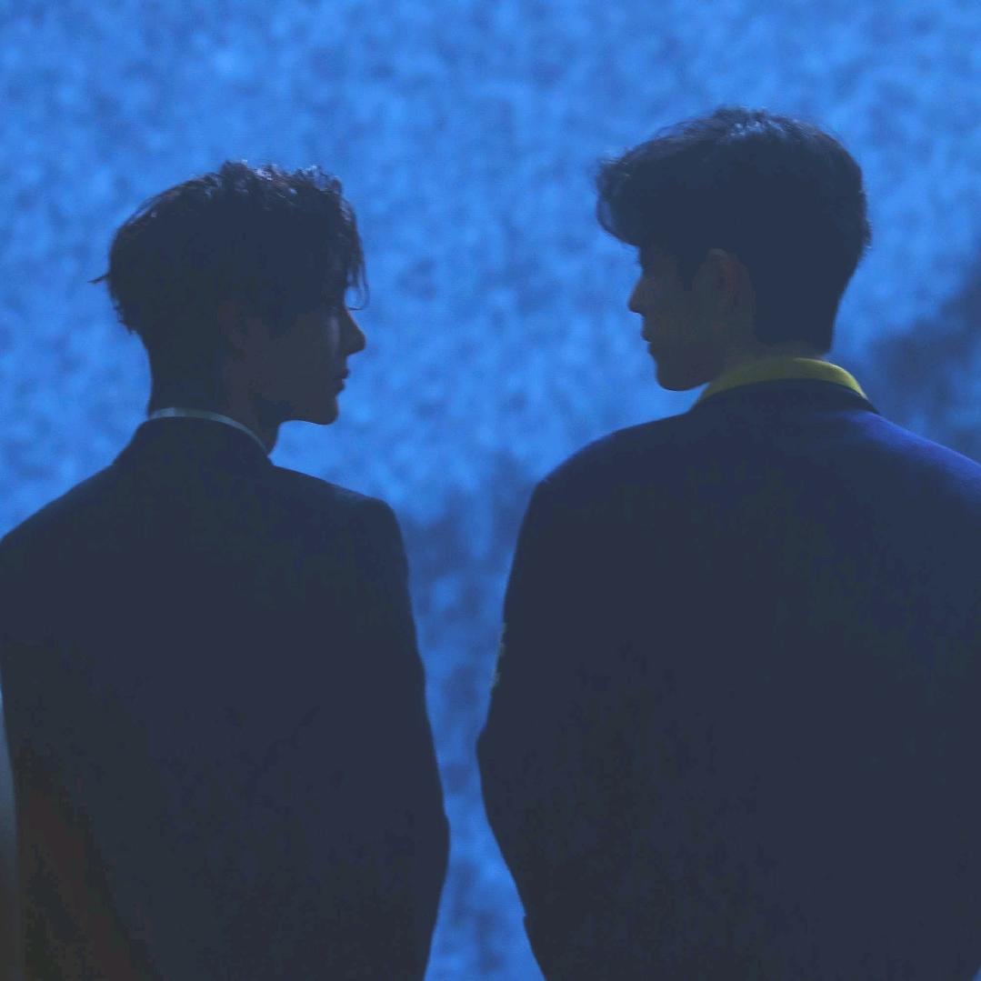 一起去滑雪看极光吧