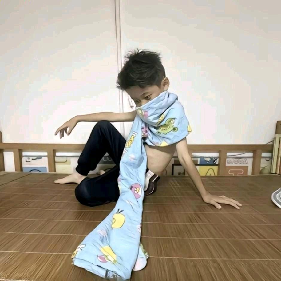 犹豫的我在天台上吃拼好饭饭遇到真命天女