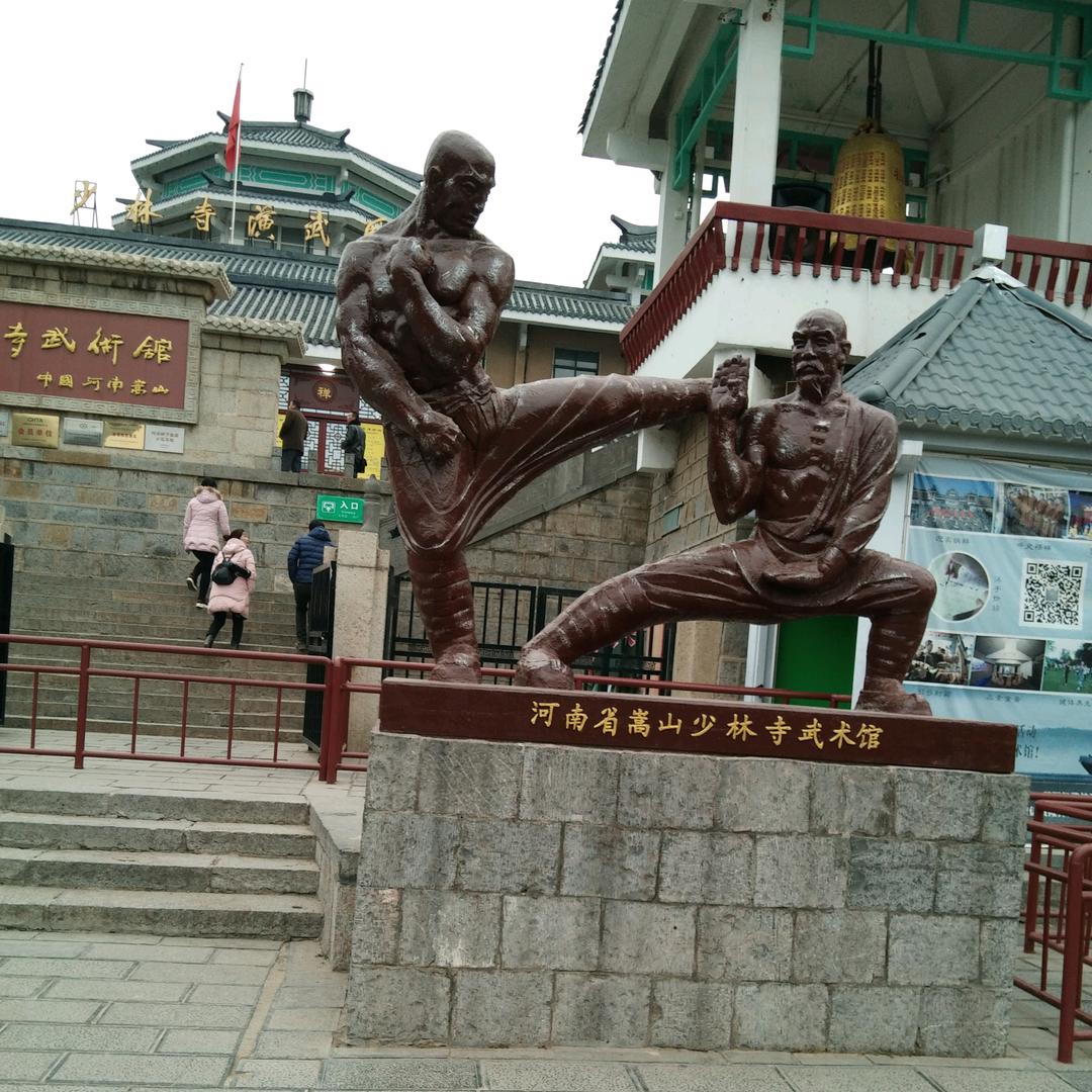 威