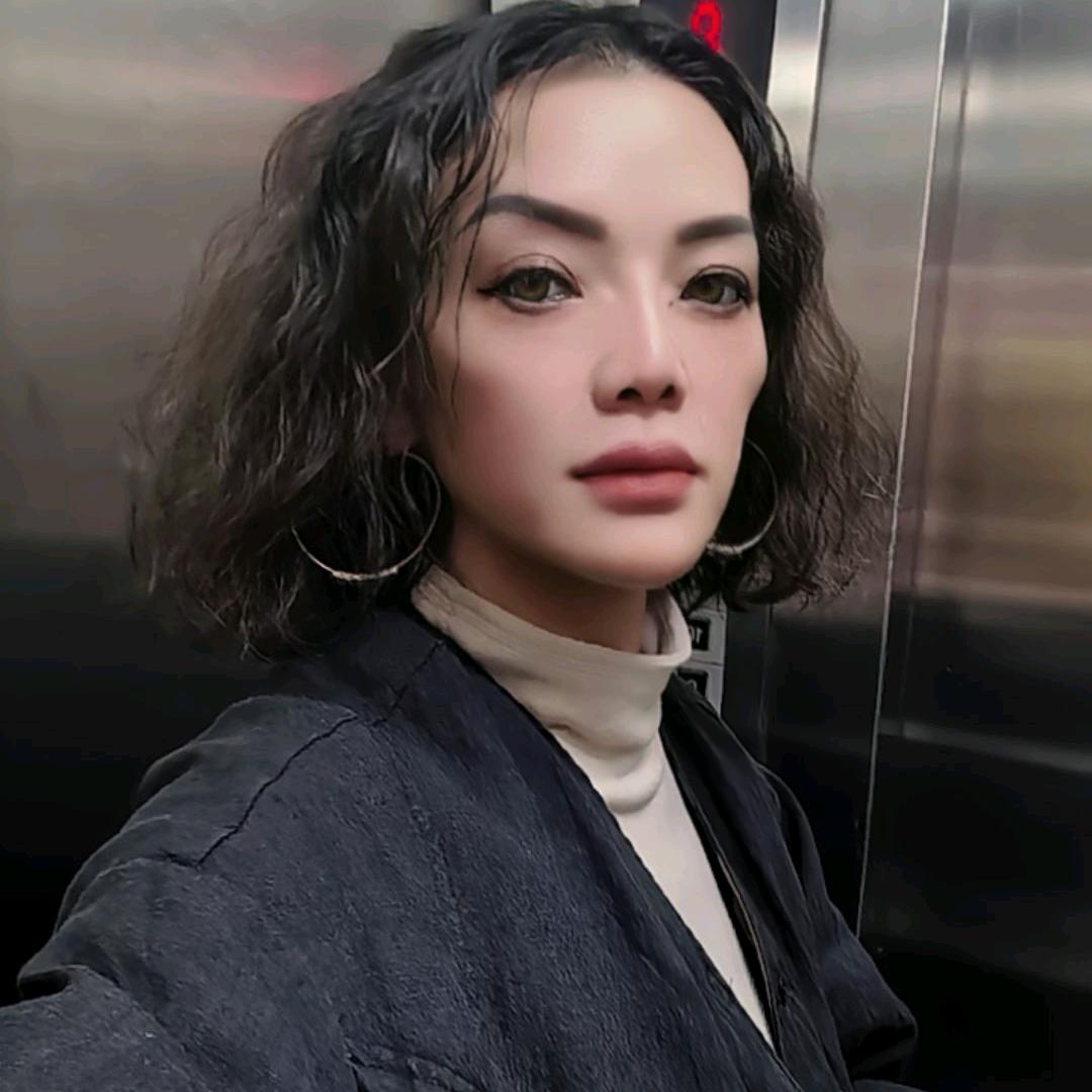 御姐:每晚八点半直播