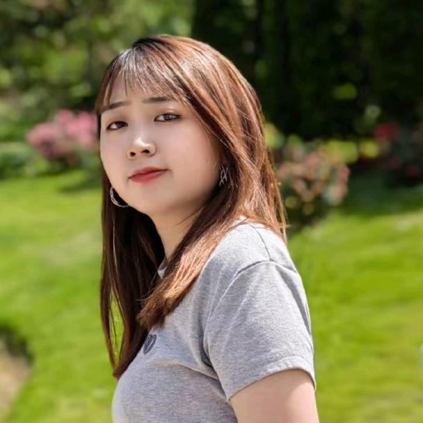 张艳（钊玮妹妹每天下午两点直播)