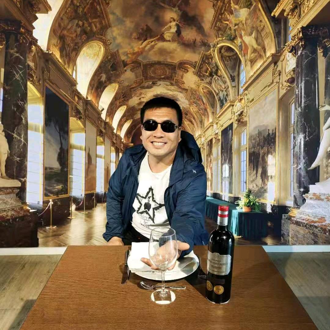 刘哥，国际旅行社报名处