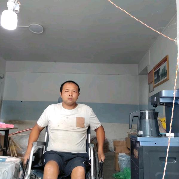 轮椅上的小哥哥