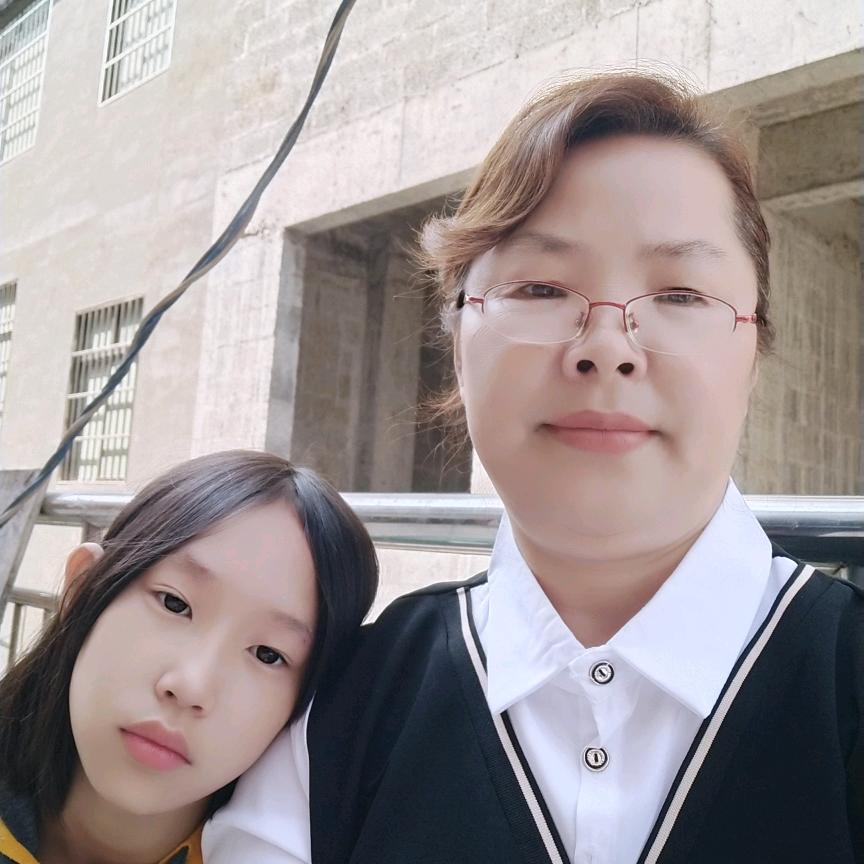 陈姐姐是76年的龙圈子很小，没有朋友😁