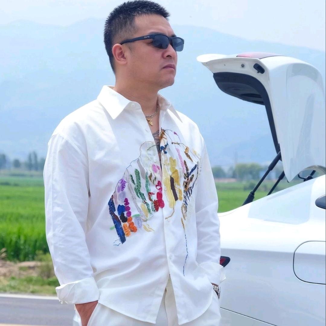 家有萌宠伯恩山犬，边牧犬常年出售幼犬