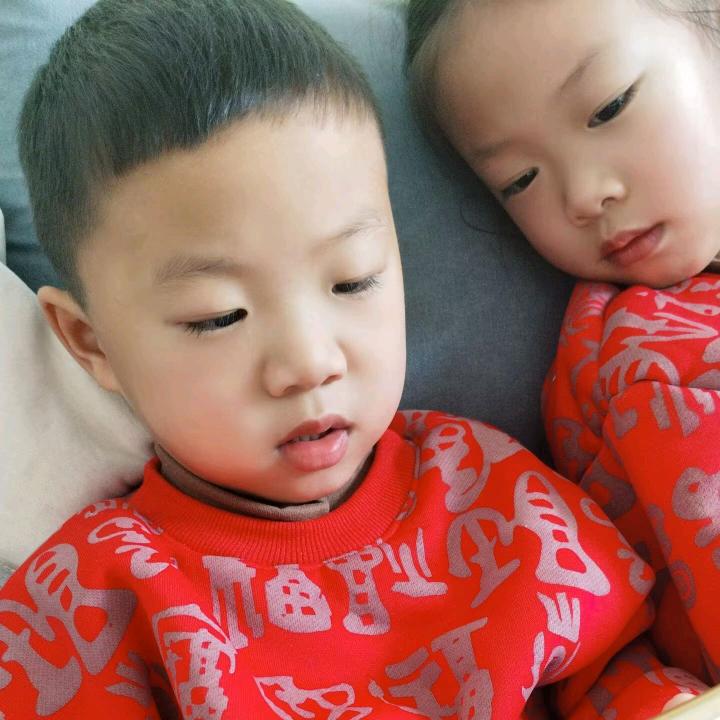 还是叫小向姐姐吧