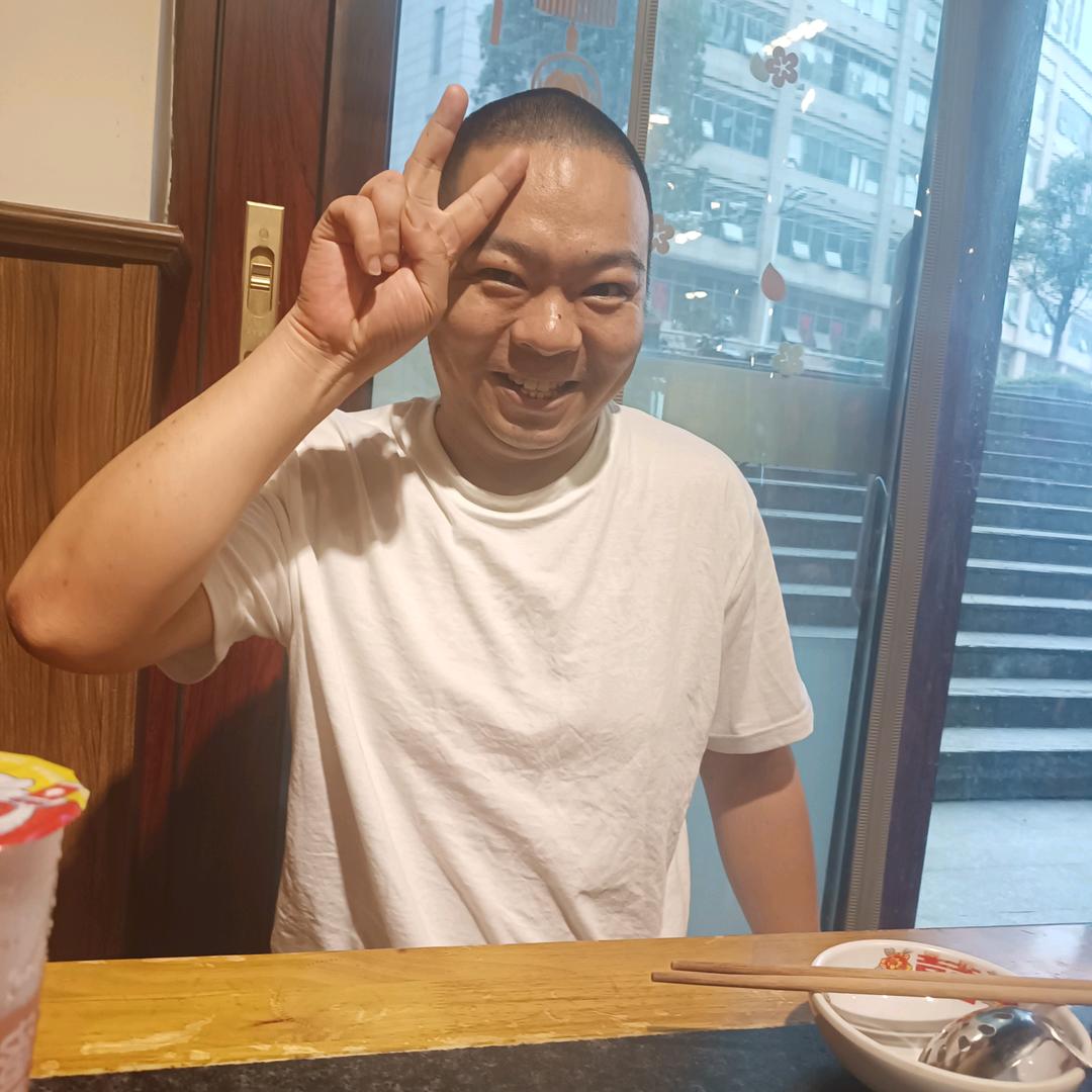 波波，单身