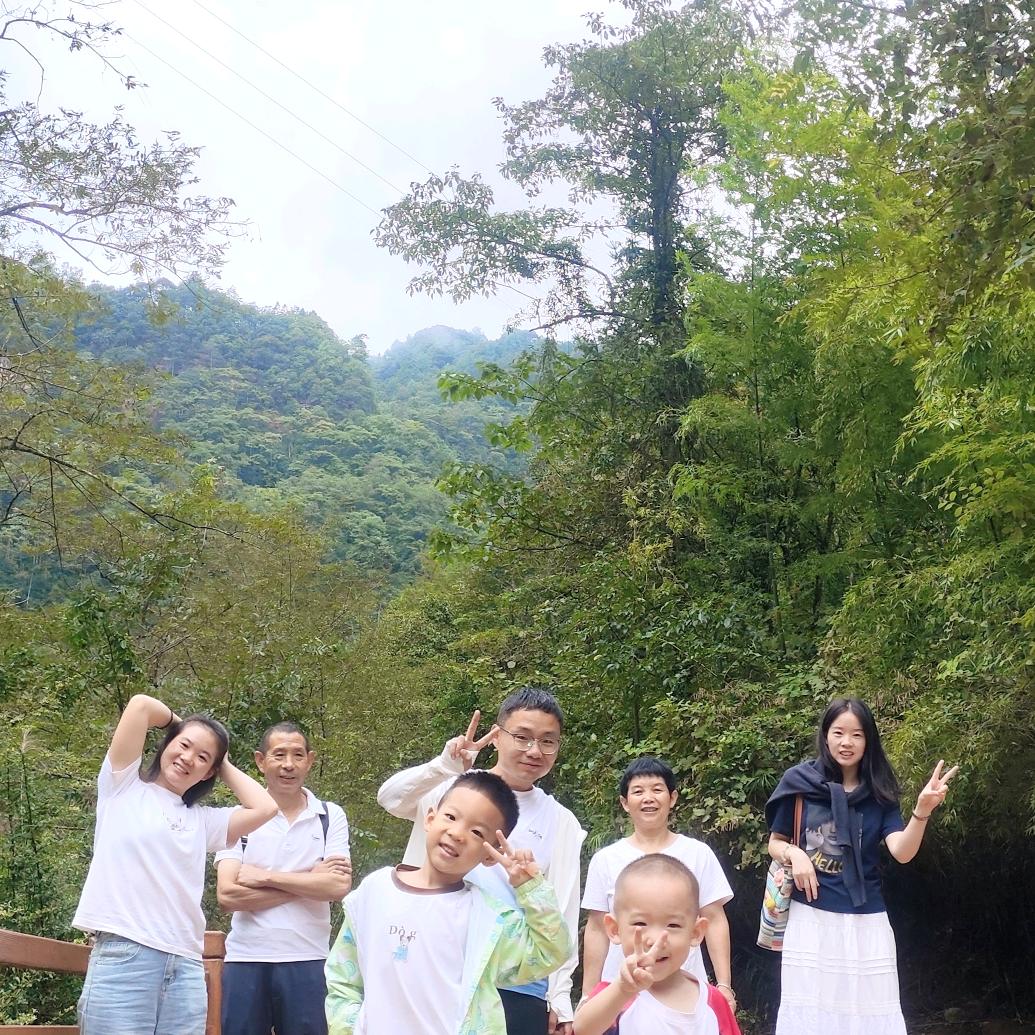 玫瑰花🌹，双叉河拱桥