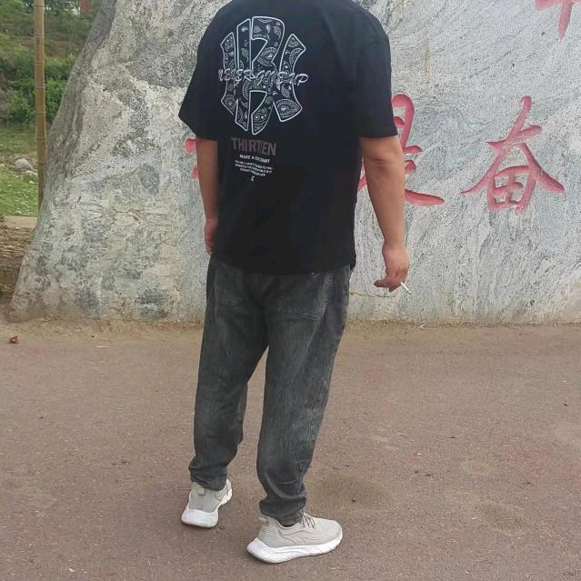 鸿臣万里