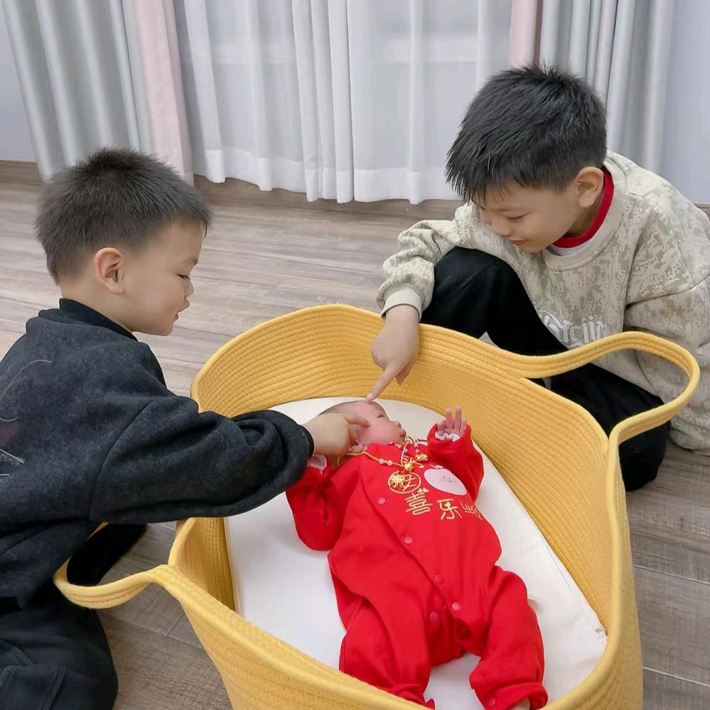 美美（三胎爸妈的日常）