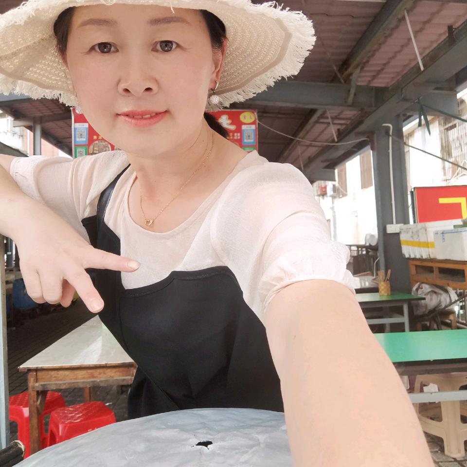 小吴盒饭(岳西县县医院旁广场大棚里)