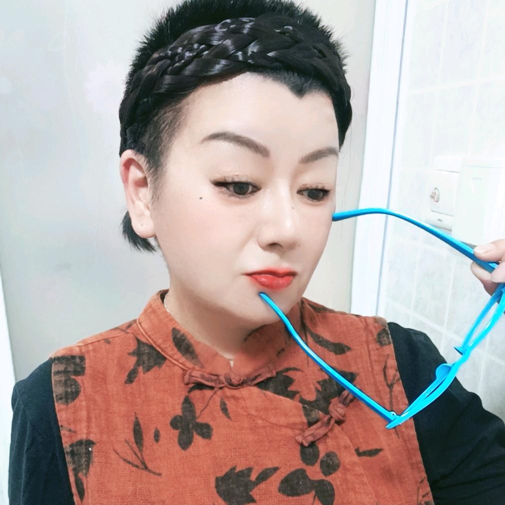 短发喵喵