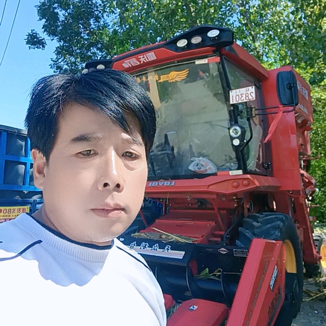 牛哥收割机合作社收割小麦，玉米，高粱