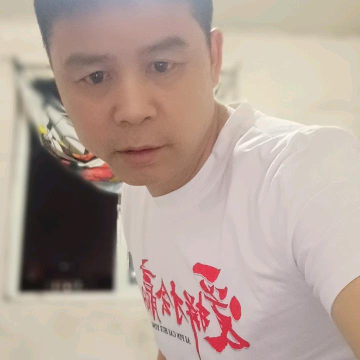 单身的男人在拼搏